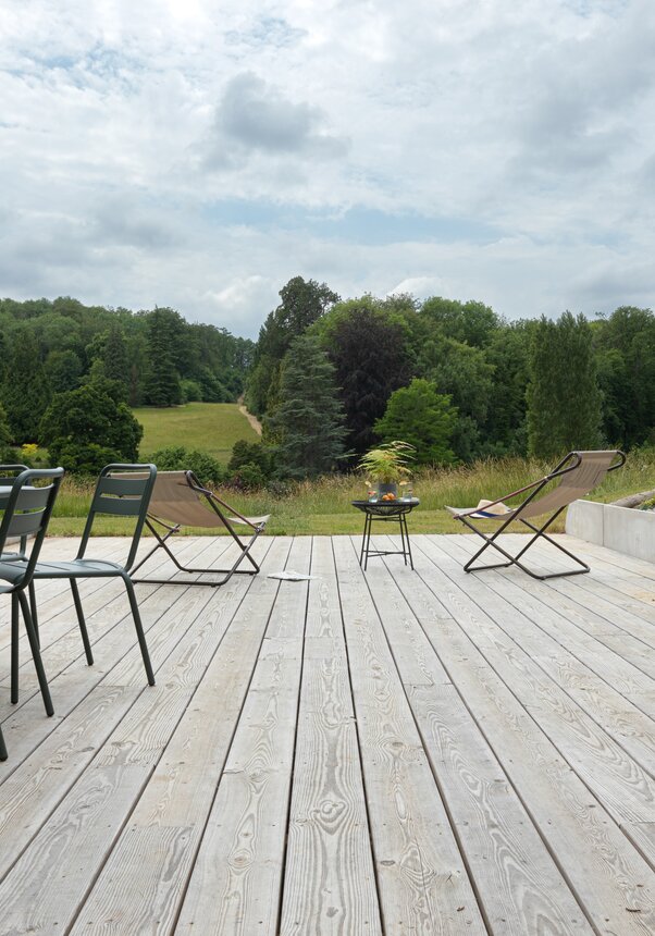 Conseils et astuces pour nettoyer et entretenir votre terrasse en bois
